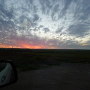 P1090564  The 40 mile side trip on a dirt road took more time than we had, but at least we got a beaufitul sunset on the way to San Quintin. Zajížďka do Santo Tomas Valley nám zabrala víc času než kolik jsme měli, a tak jsme sledovali západ slunce cestou do San Quintin kde jsme plánovali zůstat na noc. Vzhledem k tomu že pouliční osvětlení v Baja neexistuje a dopravní situace je dostatečně zmatečná i za dne, řízení v noci se vyhýbáme co to jde.