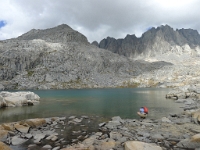 P1130078  Jezero  v Palisades Basin. Nabraly jsme vodu a porovnaly realitu a náš sestup s mapou